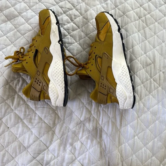 Nike Bronzine Huarache Sneakers - Picture 7 of 9